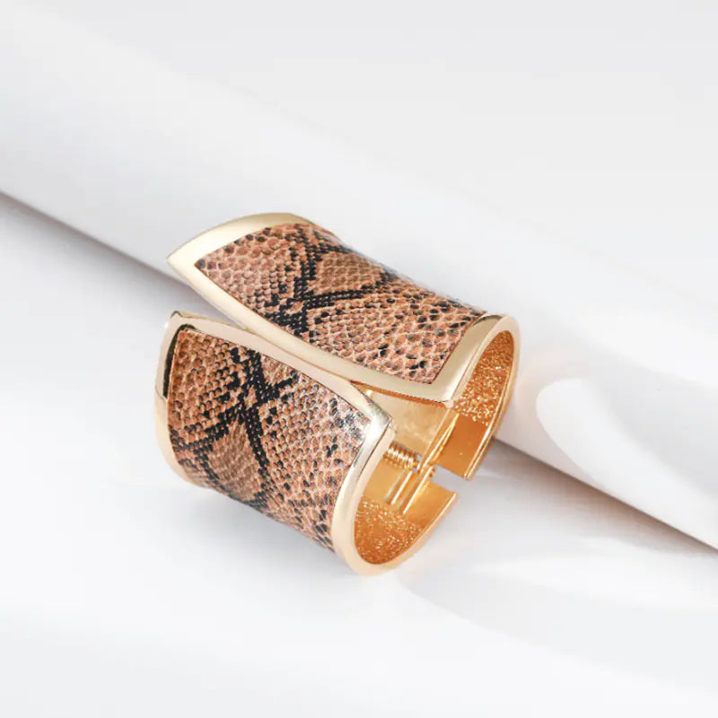 Asymmetrical Snake Pattern Alloy Bracelet for Women